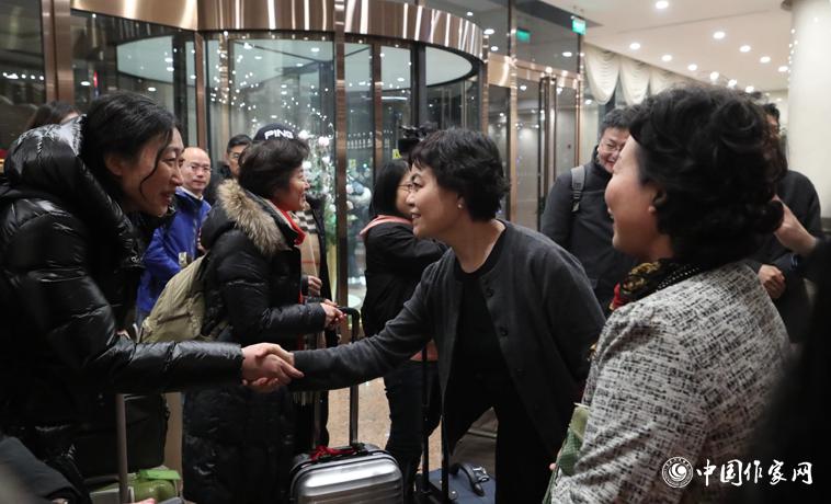 11月28日，中國作協(xié)主席鐵凝、副主席何建明迎接上海代表團(tuán)。