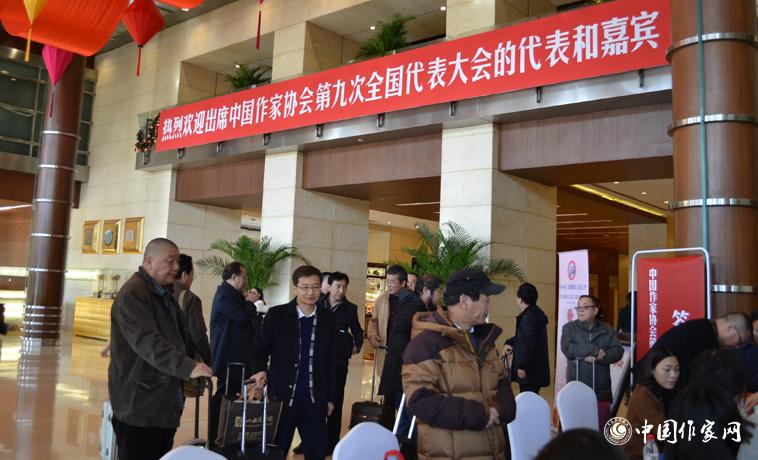 11月28日，中國作協(xié)第九次全國代表大會(huì)參會(huì)代表團(tuán)報(bào)到。