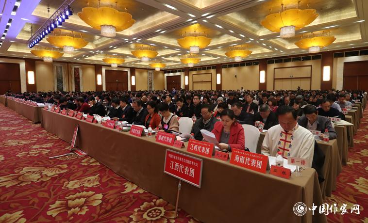 12月1日，中國作家協(xié)會(huì)第九次全國代表大會(huì)第二次全體會(huì)議召開。