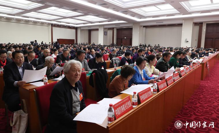 12月3日，中國作家協(xié)會(huì)第九次全國代表大會(huì)閉幕。