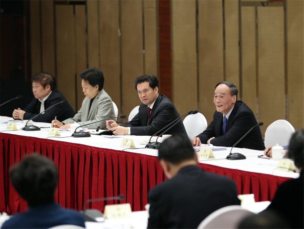 王岐山看望共青團(tuán)、總工會(huì)、婦聯(lián)、青聯(lián)界委員并參加討論