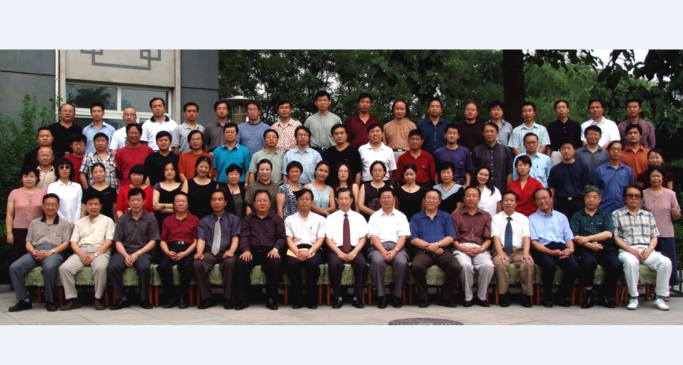 魯迅文學(xué)院第三屆高研班學(xué)員名單　邱華棟　武　歆　張　旻　胡學(xué)文　馬明高　馬　力　李巧艷　王黎明　王方晨　孫麗萌　薛　濤　張宏杰　鐘求是　楊利紅　全勇先　徐　巖　龐余亮　朱日亮　楊劍敏　程　維　曹多勇　潘小平　余述平　賴妙寬　鄧宏順　袁雅琴　鮑玉學(xué)　黃佩華　胡　彬　雷平陽　夏天敏　鄧　毅　唐亞平　寇　輝　平措扎西　　倮伍拉且　　娜　夜　劉亮程　趙光鳴　張根粹　李成虎　梅　卓　徐　劍　張慧敏　文清麗　徐　迅　鄭欣力　杜　麗　央　珍　薛燕平　?！∮隆〕獭∏唷?/></a><a href=