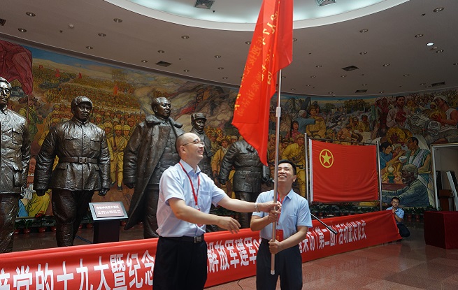 深入歷史現(xiàn)場(chǎng)，挖掘英雄事跡