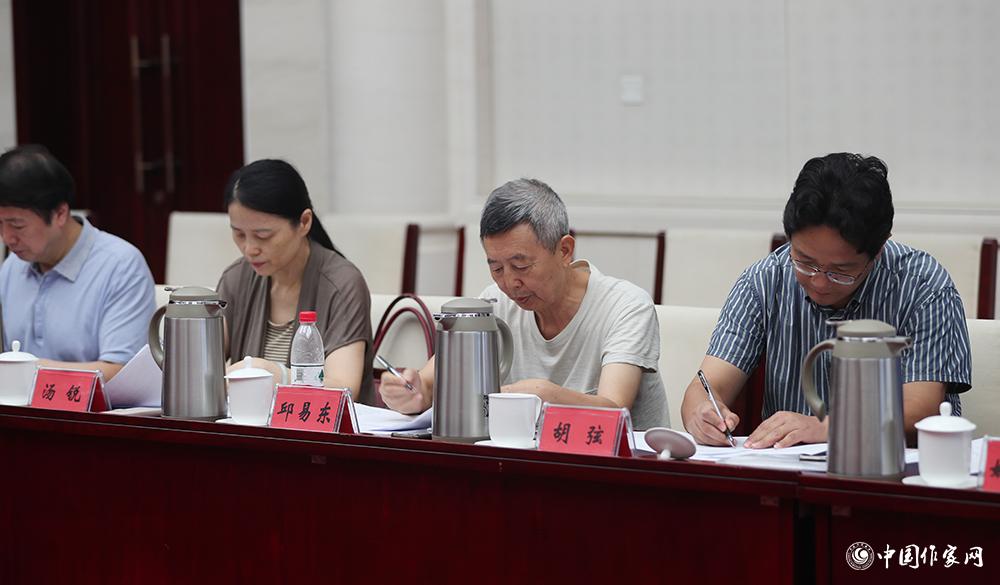 8月4日，第十屆兒獎(jiǎng)評(píng)委會(huì)第六次全體會(huì)議上，評(píng)委填寫選票