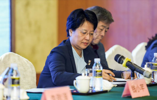 海南省委常委、宣傳部部長(zhǎng)肖鶯子出席論壇開(kāi)幕式并致辭