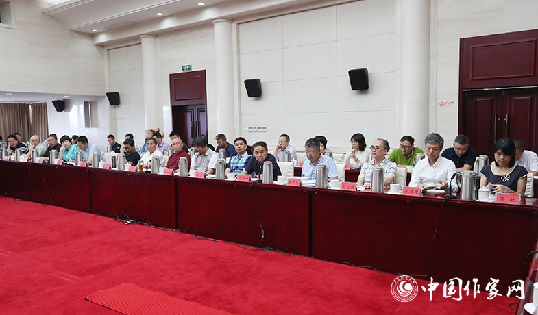 7月28日，第七屆魯迅文學(xué)獎(jiǎng)各評(píng)委會(huì)全體會(huì)現(xiàn)場(chǎng)