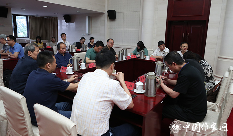 8月11日，第七屆魯迅文學(xué)獎(jiǎng)終評(píng)會(huì)投票現(xiàn)場(chǎng)