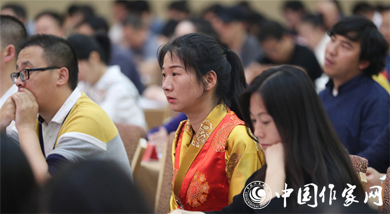 與會代表在開幕式現(xiàn)場