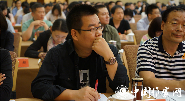 與會代表在開幕式現(xiàn)場