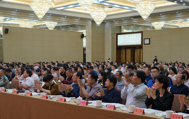 與會代表在開幕式現(xiàn)場