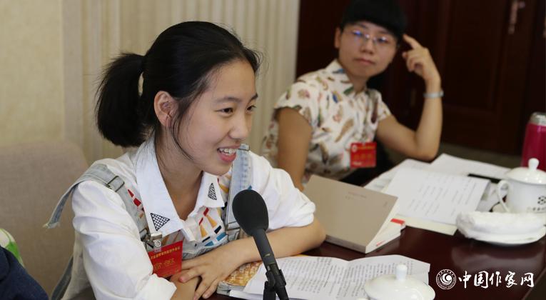 本次青創(chuàng)會最年輕代表汪蘆川在分組討論會場發(fā)言