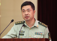 鄭潤良：書寫無愧于時代的強軍故事　　軍旅青年作家方陣整體上呈現(xiàn)出強勁不息的創(chuàng)作風貌，特別是新生代軍旅作家群體的崛起。[詳細]