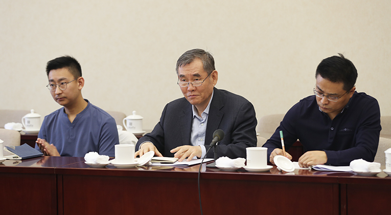 中國作協(xié)黨組書記、副主席錢小芊參加分組討論