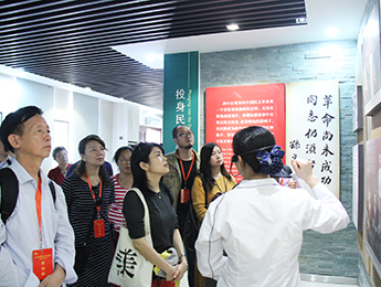 中國作協(xié)慶祝改革開放40年采訪團(tuán)赴海南采訪