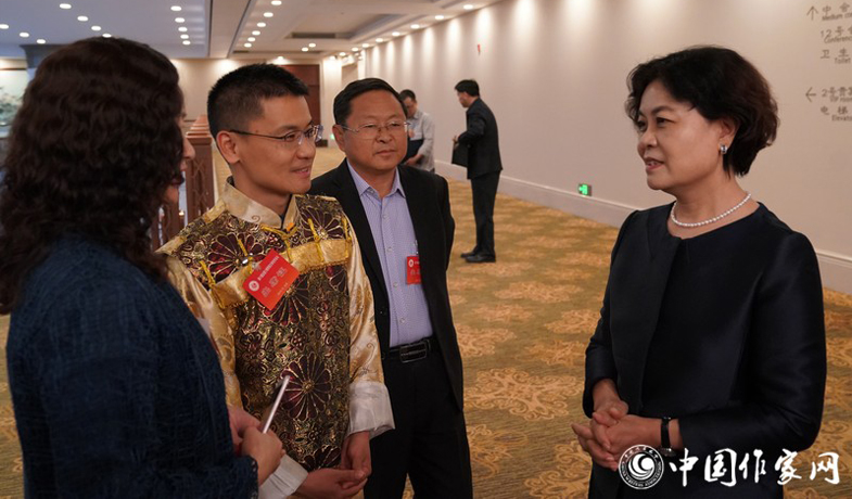 第六屆全國(guó)少數(shù)民族文學(xué)創(chuàng)作會(huì)議組圖（交流探討）