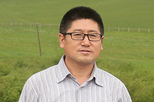 詩(shī)歌獎(jiǎng)：《春夜，誰(shuí)在呼喚》（蒙古文）作者：滿全（蒙古族）         獲獎(jiǎng)感言　　詩(shī)歌與學(xué)術(shù)如同火海與冰山。詩(shī)歌代表著我的激情、才氣和浪漫，學(xué)術(shù)代表著我的理性、睿智和嚴(yán)謹(jǐn)。每時(shí)每刻穿梭在草原與城市、傳統(tǒng)與現(xiàn)代、母語(yǔ)與非母語(yǔ)、詩(shī)歌與學(xué)術(shù)之間，傾聽著來(lái)自不同領(lǐng)域的聲音，體驗(yàn)著世界的豐滿和復(fù)雜……