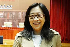 中短篇小說(shuō)獎(jiǎng)：《白熊》作者：蘇蘭朵（滿族）         獲獎(jiǎng)感言　　寫小說(shuō)有很多條路可以走，時(shí)至今日，我也不清楚自己是否走在那條對(duì)的路上。這里的“對(duì)”與是否通向成功無(wú)關(guān)，只與是否適合于我有關(guān)。那部帶著我的體溫與氣息、展現(xiàn)著只屬于我的審美和價(jià)值觀的小說(shuō)，始終沒能出現(xiàn)。我像個(gè)挖著寶藏的盲人，不停地在尋找著入口，每一次挖掘都認(rèn)真而用力……