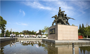 英雄地綻放幸?；?紅土地變身美家園