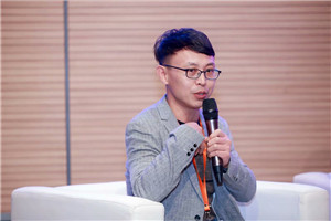 科幻文學(xué)：獲獎(jiǎng)作品《奇跡之夏》作者：馬傳思         獲獎(jiǎng)感言　　在田野中放牛時(shí)，或者干農(nóng)活的閑暇坐在樹(shù)蔭下歇息時(shí)，也或者在某個(gè)炎熱的夏夜，躺在門(mén)外的竹席上納涼的時(shí)候，四周的一切事物會(huì)以一種奇妙的方式朝我匯聚過(guò)來(lái)：幾只螞蟻從草叢間出現(xiàn)，在我指尖列隊(duì)行進(jìn)；一群秧雞從蟄伏的田埂下朝我張望；一只貓頭鷹在睡夢(mèng)中向我囈語(yǔ)；田野中的麥浪翻滾，傳來(lái)大地心臟的律動(dòng)；山林中的風(fēng)聲呼嘯，帶來(lái)遠(yuǎn)方的氣息……