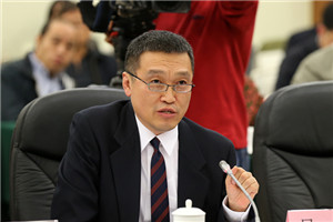 科幻文學(xué)：獲獎(jiǎng)作品《中國(guó)軌道號(hào)》作者：吳巖         獲獎(jiǎng)感言　　《中國(guó)軌道號(hào)》是一塊時(shí)間的水晶，外觀看起來(lái)是過(guò)去的，內(nèi)里則是未來(lái)的。小說(shuō)中的那些科學(xué)、技術(shù)以及人的思想和觀念都是未來(lái)的。作品是在“科幻未來(lái)主義”理念之下產(chǎn)生的。全國(guó)優(yōu)秀兒童文學(xué)獎(jiǎng)評(píng)委會(huì)能頒獎(jiǎng)給它，既是對(duì)小說(shuō)的肯定，也是對(duì)科幻未來(lái)主義創(chuàng)作原則的支持。感謝評(píng)委會(huì)的委員們。