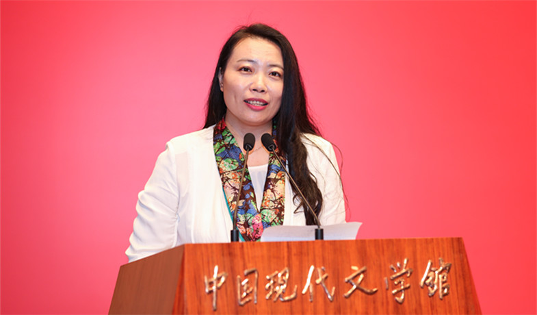 黃宇代表詩(shī)歌、幼兒文學(xué)作品獲獎(jiǎng)?wù)咧麓疝o