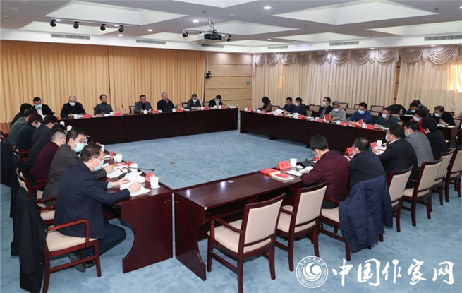 中國作協(xié)黨組理論學(xué)習(xí)中心組專題學(xué)習(xí)研討黨的十九屆六中全會精神