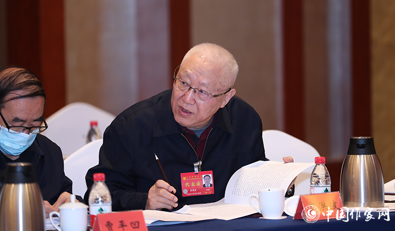 12月12日，中國(guó)作家協(xié)會(huì)第九屆主席團(tuán)第九次會(huì)議在京舉行。