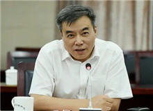 潘凱雄：別開生面的紅色敘事　　節(jié)奏上無論是快抑或是慢，其語言則是一如既往的優(yōu)雅、精準(zhǔn)和凝練……[詳細(xì)]