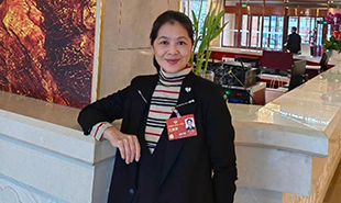 全國政協(xié)委員，中國作協(xié)副主席，黑龍江省政協(xié)副主席，省作協(xié)主席遲子建