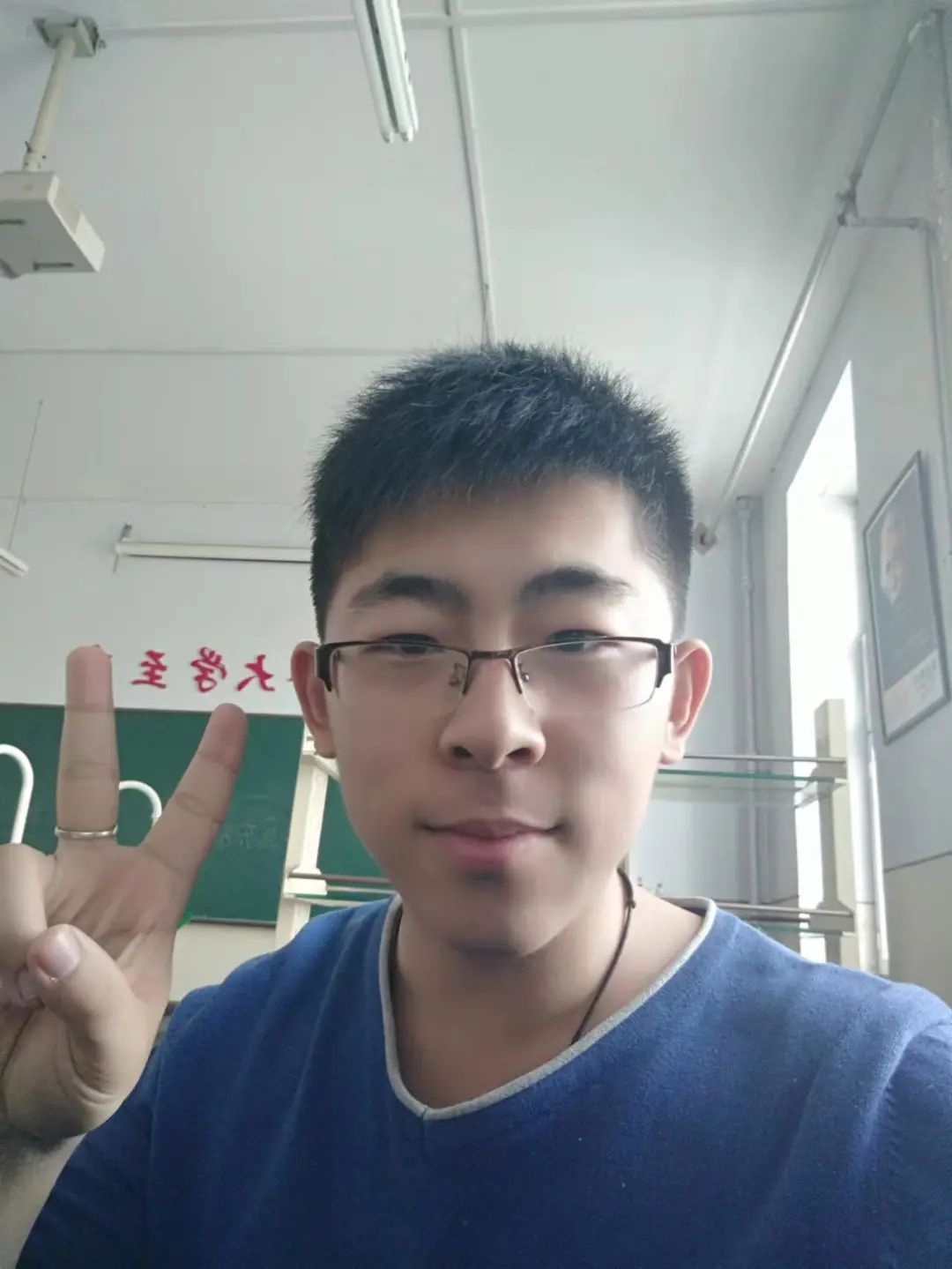 王九天，1995年生，吉林省洮南市人，中國(guó)科學(xué)技術(shù)大學(xué)化學(xué)專(zhuān)業(yè)在讀博士研究生。文學(xué)作品曾入選中國(guó)作家網(wǎng)原創(chuàng)頻道“本周之星”欄目。