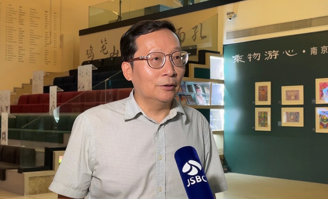 南京市文投集團(tuán)有限責(zé)任公司副總經(jīng)理、民建中央文化委員會委員、南京市文學(xué)之都促進(jìn)會秘書長聞一武接受專訪