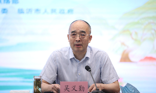 吳義勤主持推進(jìn)會并作總結(jié)講話