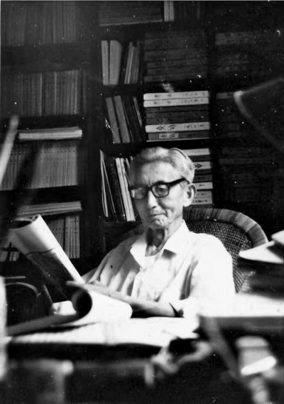 學(xué)人小傳  劉敦愿（1918—1997），湖北漢陽(yáng)人。1944年畢業(yè)于國(guó)立藝術(shù)專(zhuān)科學(xué)校西畫(huà)科。1947年應(yīng)聘于山東大學(xué)，先后在中文系、歷史系執(zhí)教。早年致力于山東地區(qū)田野考古調(diào)查，晚年專(zhuān)注于美術(shù)考古研究，針對(duì)史前陶器藝術(shù)、商周青銅藝術(shù)、東周與漢代繪畫(huà)藝術(shù)等問(wèn)題撰寫(xiě)了一系列論文。著有《劉敦愿文集》。