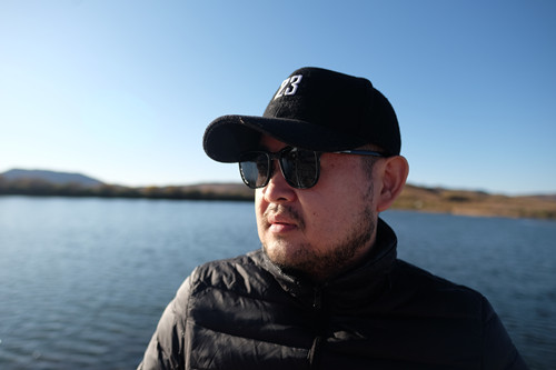 常小琥，1984年生于北京。已出版長(zhǎng)篇小說(shuō)《琴腔》《收山》等，中短篇小說(shuō)見《當(dāng)代》《收獲》《十月》《北京文學(xué)》《上海文學(xué)》等刊，同時(shí)參與過多種影視劇本創(chuàng)作。曾獲華文世界電影小說(shuō)獎(jiǎng)首獎(jiǎng)、“紫金?人民文學(xué)之星”小說(shuō)佳作獎(jiǎng)、華語(yǔ)青年作家獎(jiǎng)、《上海文學(xué)》中篇小說(shuō)獎(jiǎng)、《北京文學(xué)》年度優(yōu)秀作品獎(jiǎng)等。