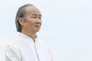 獲獎作品：《本巴》作者：劉亮程         獲獎感言　　我希望我的小說《本巴》也能夠讓更多的人關(guān)注《江格爾》，關(guān)注中國的史詩。文學(xué)對土地的回饋一如江格爾史詩中讓“人人活在25歲青春”，土地上的一往無前和生老病死，被文學(xué)挽留和保存，那些只活過一世的人們，在文學(xué)中永久地活著。文學(xué)以虛構(gòu)之力，護(hù)愛著這個世界的真實(shí)。