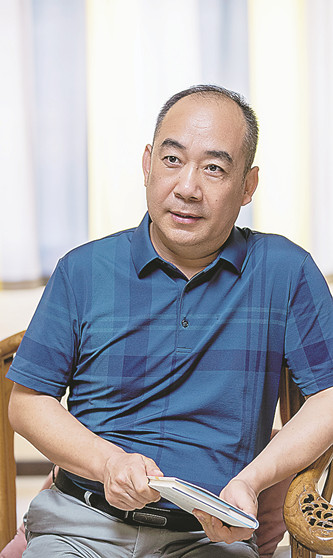 桫欏（《詩選刊》主編、中國作協(xié)網(wǎng)絡(luò)文學(xué)委員會(huì)委員）