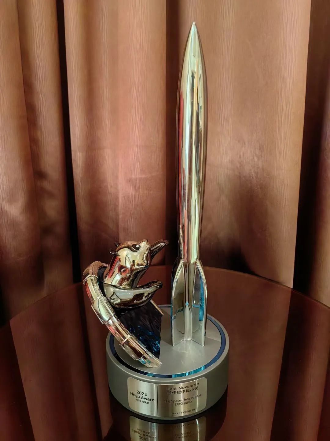 海漄所獲的雨果獎(jiǎng)獎(jiǎng)杯。海漄供圖