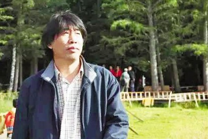 宗仁發(fā)，吉林遼源人。著有詩(shī)集《追蹤夸父》《大地上的紋理》，散文集《思想與拉鏈》、評(píng)論集《尋找“希望的言語(yǔ)”》等，現(xiàn)為《作家》雜志主編、編審，中國(guó)作協(xié)散文委員會(huì)委員，中國(guó)詩(shī)歌學(xué)會(huì)常務(wù)理事，吉林省文藝評(píng)論家協(xié)會(huì)主席，國(guó)務(wù)院特殊津貼專家。編發(fā)短篇小說(shuō)獲第一、二、四屆魯迅文學(xué)獎(jiǎng)，編發(fā)格非的長(zhǎng)篇小說(shuō)《江南三部曲》獲第九屆茅盾文學(xué)獎(jiǎng)。主編《作家》雜志獲第三屆中國(guó)出版政府獎(jiǎng)期刊獎(jiǎng)，個(gè)人獲第三屆中國(guó)出版政府獎(jiǎng)優(yōu)秀人物獎(jiǎng)。