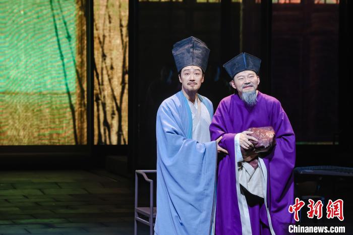 原創(chuàng)話(huà)劇《蘇堤春曉》劇照。國(guó)家話(huà)劇院供圖