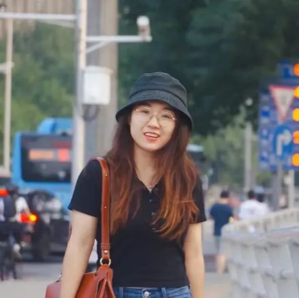 王秋實，中國作協(xié)網(wǎng)絡(luò)文學(xué)中心研究處干部。畢業(yè)于北京師范大學(xué)文學(xué)院、萊頓大學(xué)比較文學(xué)與文學(xué)理論專業(yè)，曾在游戲研發(fā)行業(yè)任七年世界觀、劇情及關(guān)卡設(shè)計師，多年游戲玩家。目前研究方向為網(wǎng)絡(luò)文學(xué)產(chǎn)業(yè)、網(wǎng)絡(luò)文學(xué)與游戲文化等。