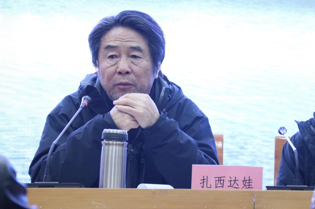 西藏自治區(qū)政協(xié)副主席、文聯(lián)主席扎西達(dá)娃在開班儀式講話