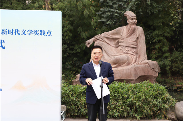 中國(guó)作協(xié)黨組成員、書(shū)記處書(shū)記胡邦勝講話