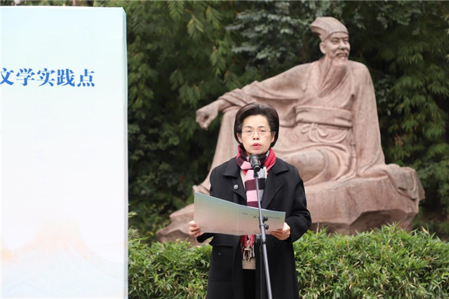 眉山市委常委、宣傳部部長(zhǎng)何迎曉致辭