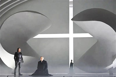 歌劇《羅密歐與朱麗葉》舞臺(tái)照。 　　國(guó)家大劇院供圖