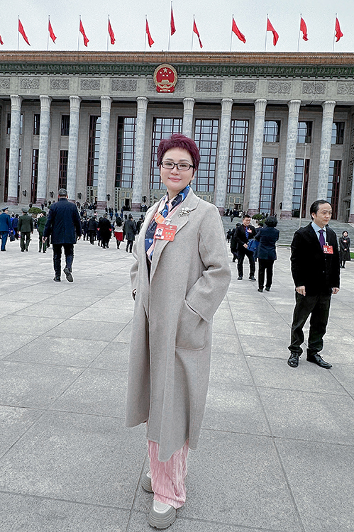 全國政協(xié)委員李梅