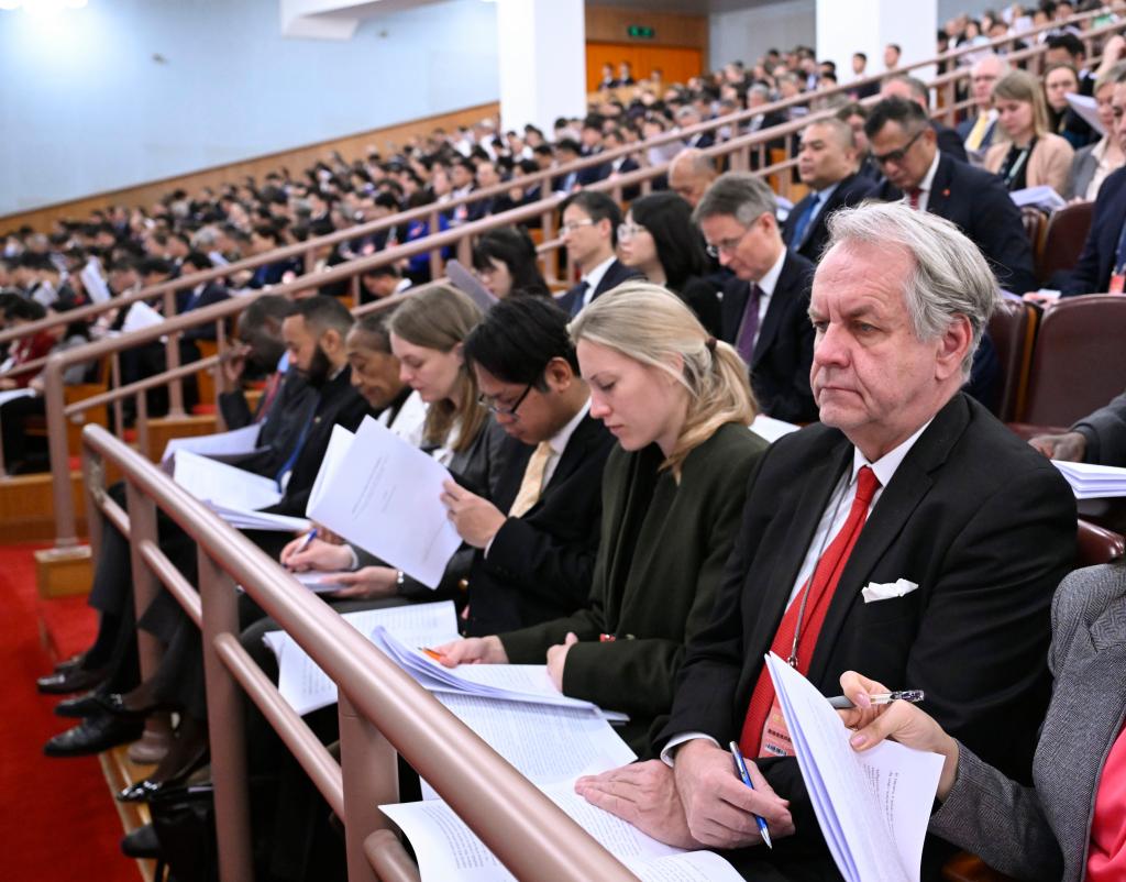 3月5日，第十四屆全國人民代表大會第二次會議在北京人民大會堂開幕。這是外國駐華使節(jié)旁聽大會。新華社記者 申宏 攝