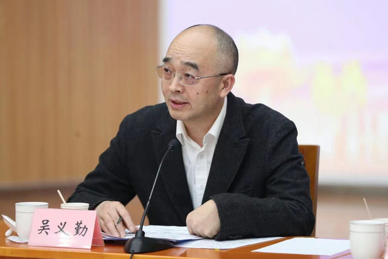 中國(guó)作協(xié)黨組成員、副主席、書(shū)記處書(shū)記吳義勤主持研討會(huì)