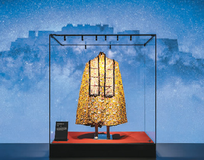 　清代金寶地花卉紋斗篷。 　　中國大運(yùn)河博物館供圖