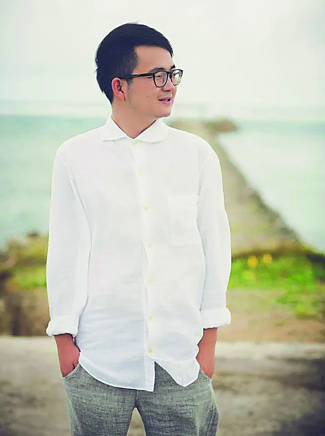 烽火戲諸侯 中國(guó)作協(xié)會(huì)員，浙江省網(wǎng)絡(luò)作協(xié)副主席，杭州市網(wǎng)絡(luò)作協(xié)主席。主要代表作有《雪中悍刀行》《劍來(lái)》等。