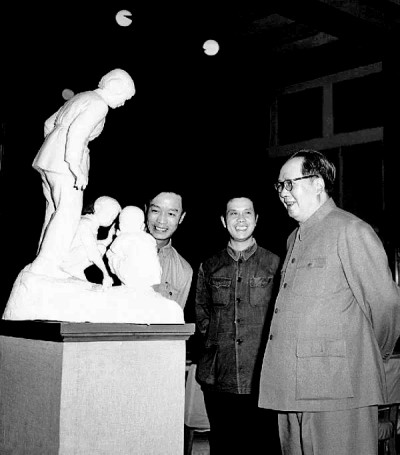1955年，毛澤東主席參觀全國美展 呂厚民/攝 資料圖片